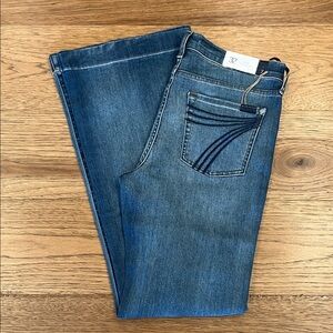 Seven for all Mankind Dojo 32 Flare Leg Trouser